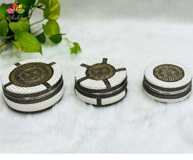 Oxidised white colour flower steel box