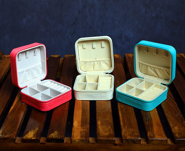 Travel jewellery case