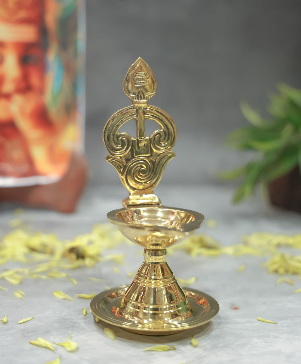 Om Vel Brass Lamp