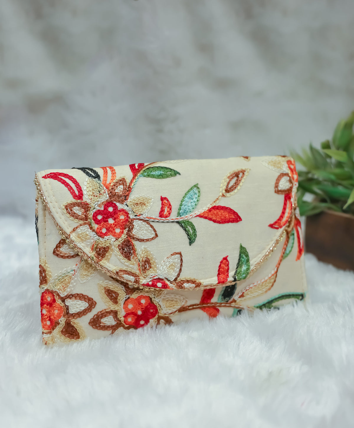Long vine embroidery purse