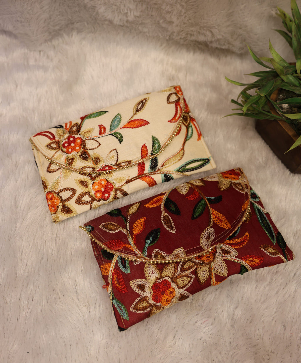 Long vine embroidery purse