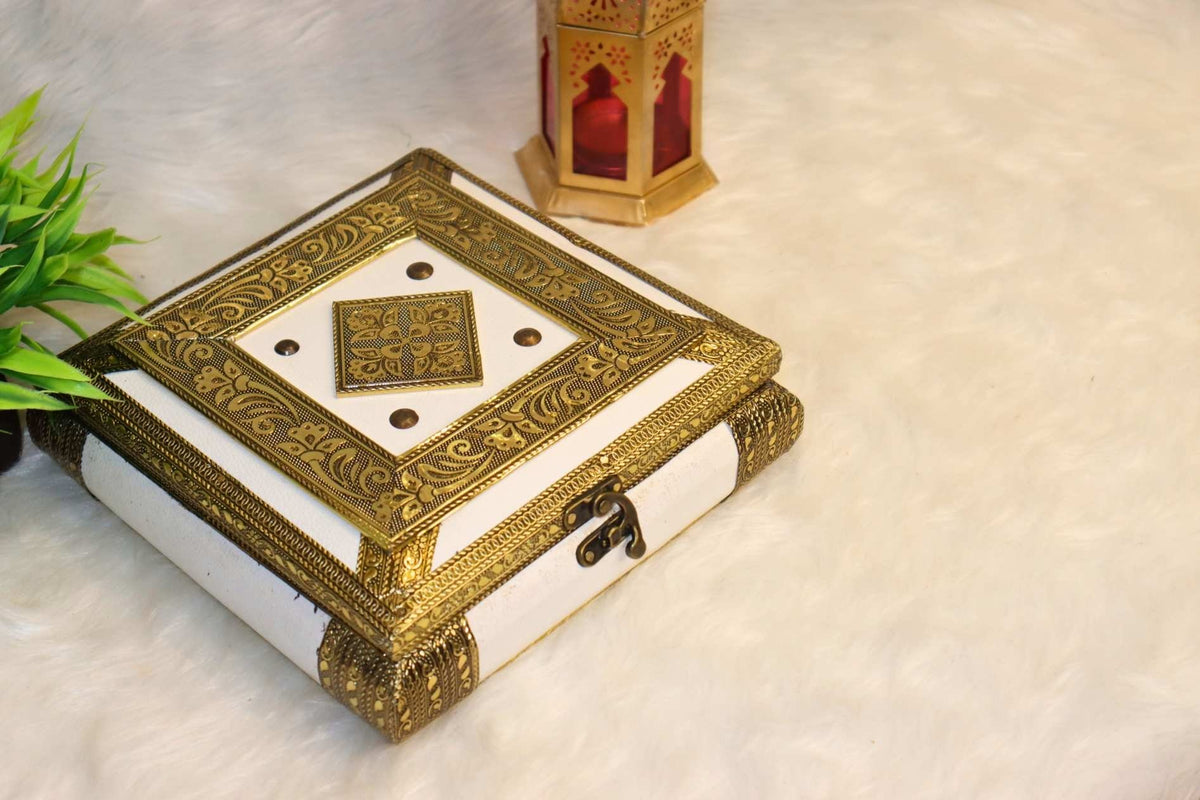 Cream Rajwadi Dry Fruit Box