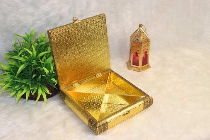Cream Rajwadi Dry Fruit Box