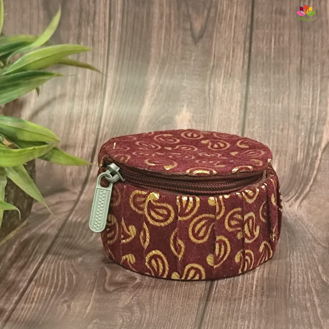 Brocade Leaf Bangle Box