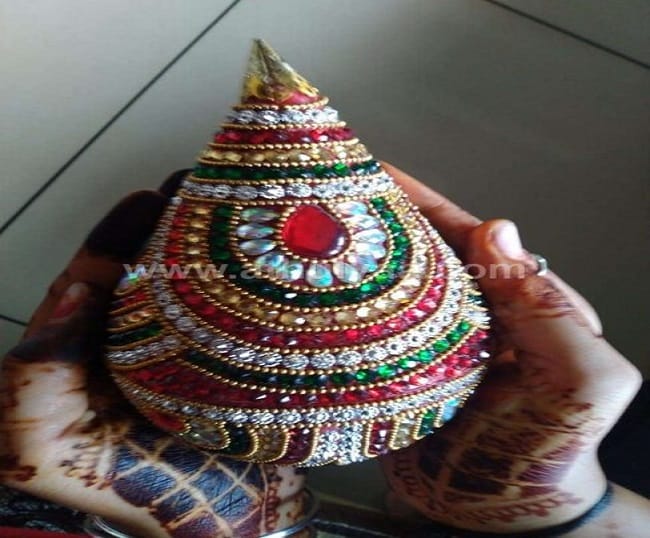 Decorative Coconut Box