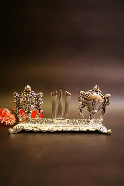 Shankh Chakra Namam statue