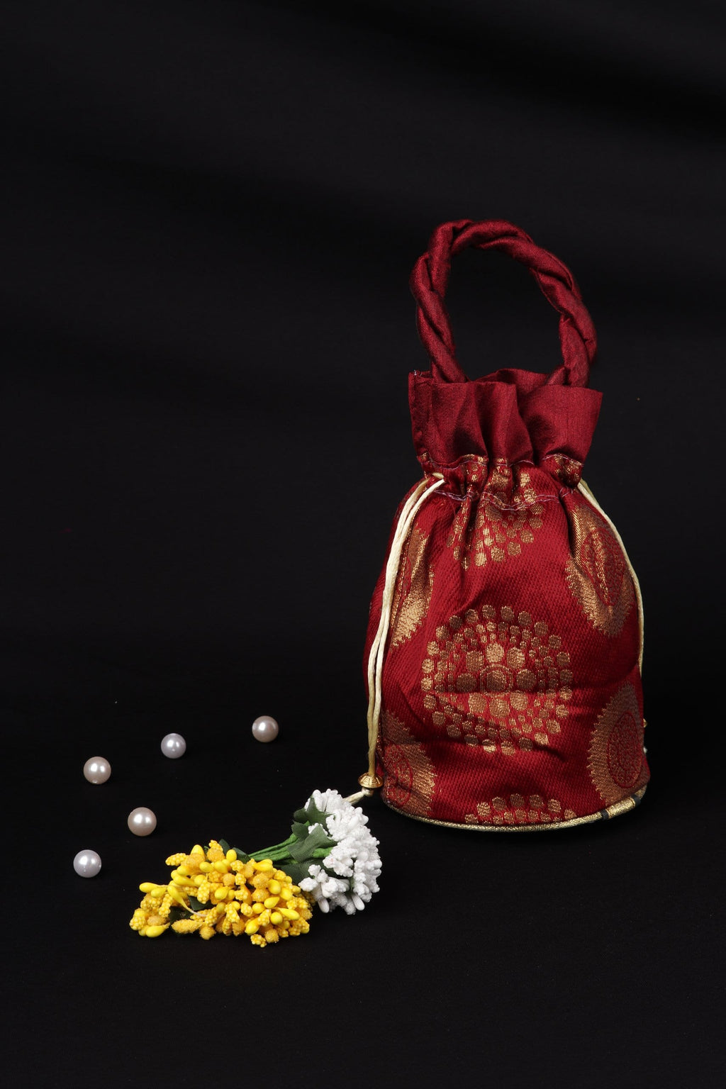 Round motif Kantha potli
