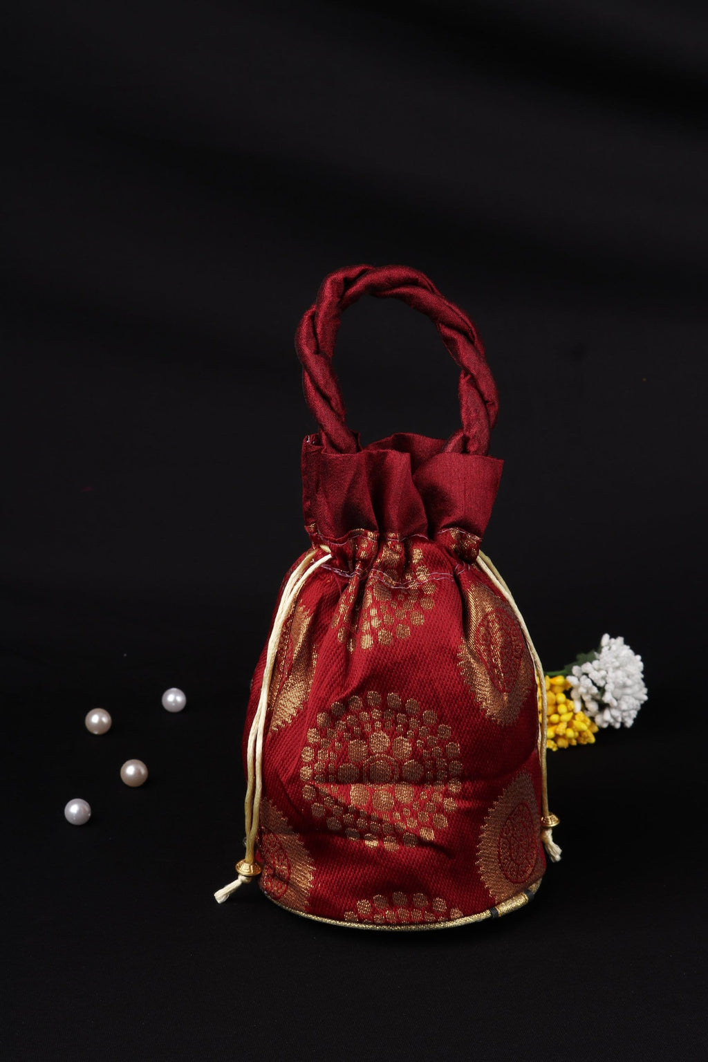 Round motif Kantha potli