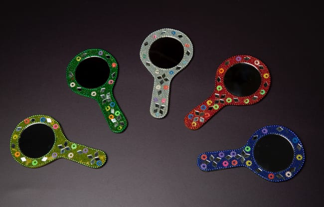 Lac hand mirror