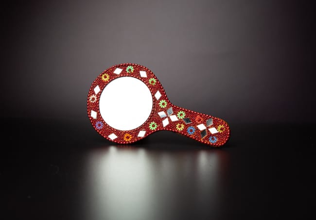 Lac hand mirror