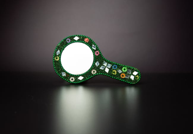 Lac hand mirror