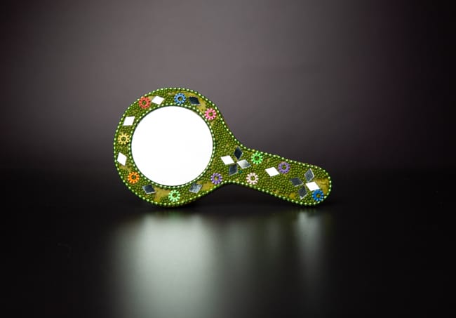 Lac hand mirror