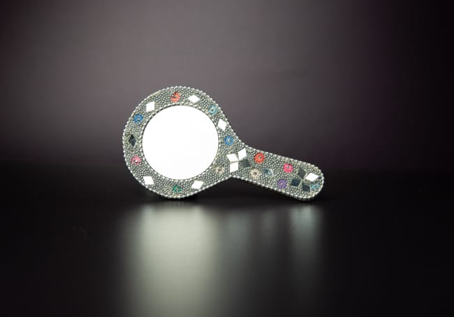Lac hand mirror