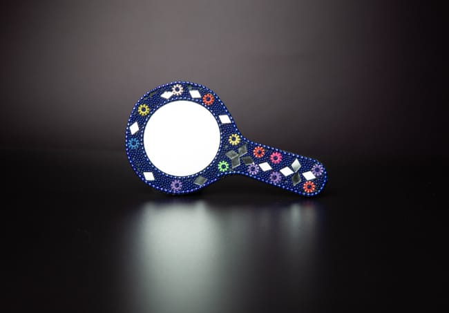 Lac hand mirror