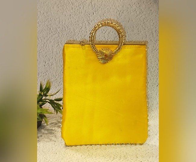 Pichwai print bag with bangle handle