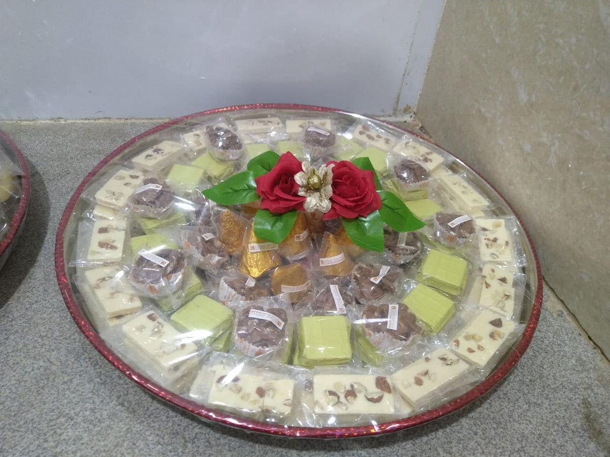Seervarisai Thattu Plate sheet packaging with bow