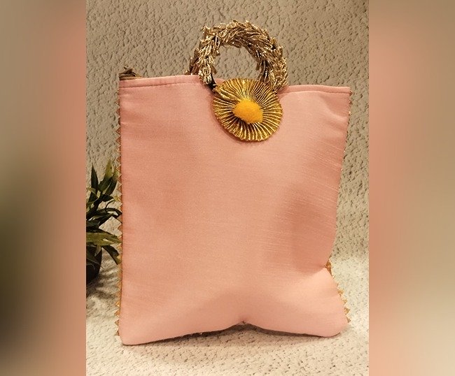 Girl special bag with bangle handle