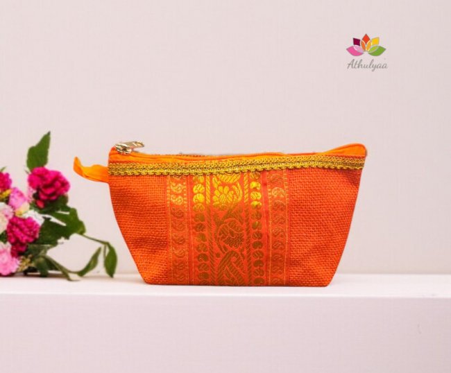 Jute Purse With Zari