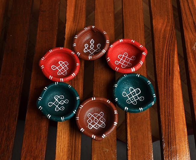 clay diya with kolam -set of 6