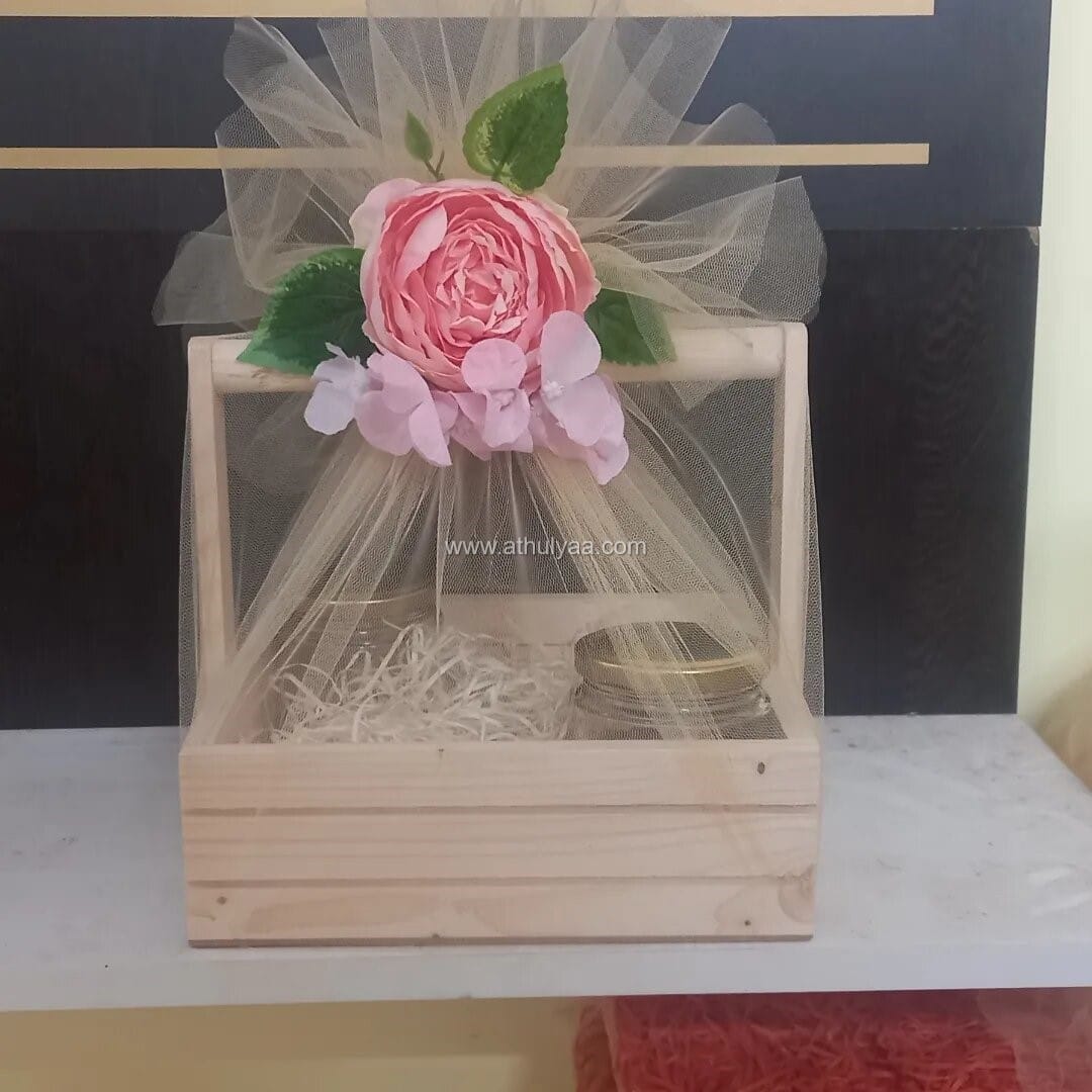 Gift hamper packing