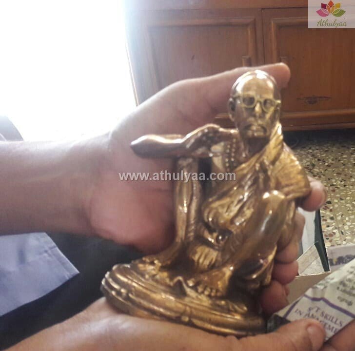 Maha Periyava Statue