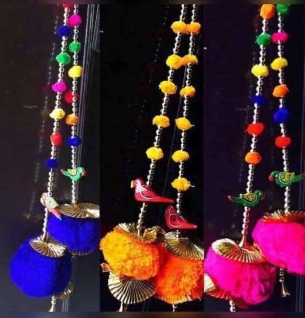 Parrot PomPom Side Hanging