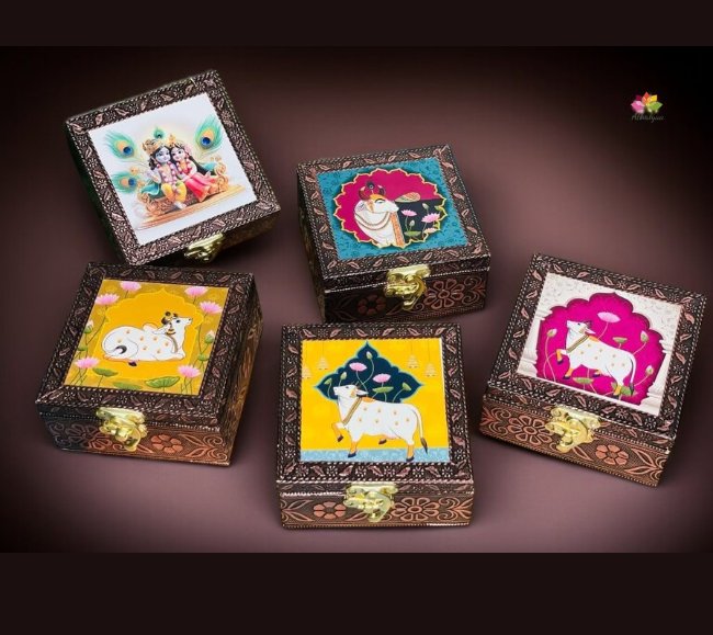 Pichwai cow jewellery box