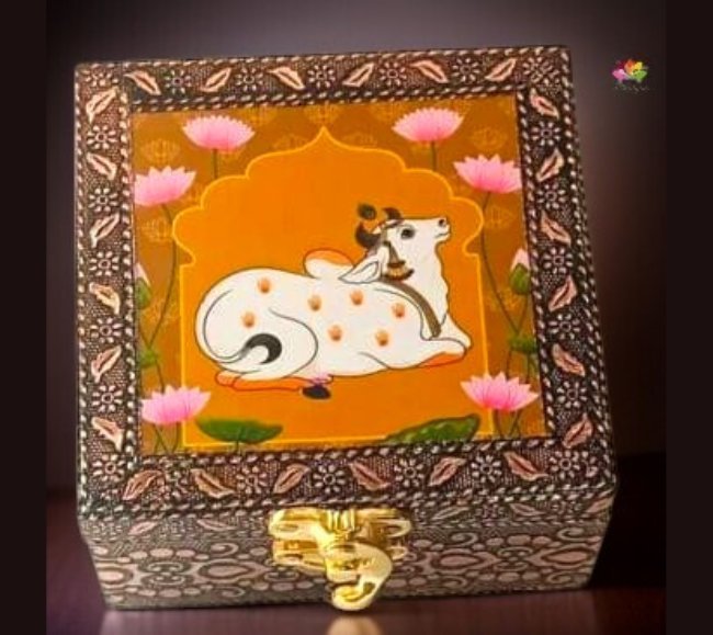 Pichwai cow jewellery box