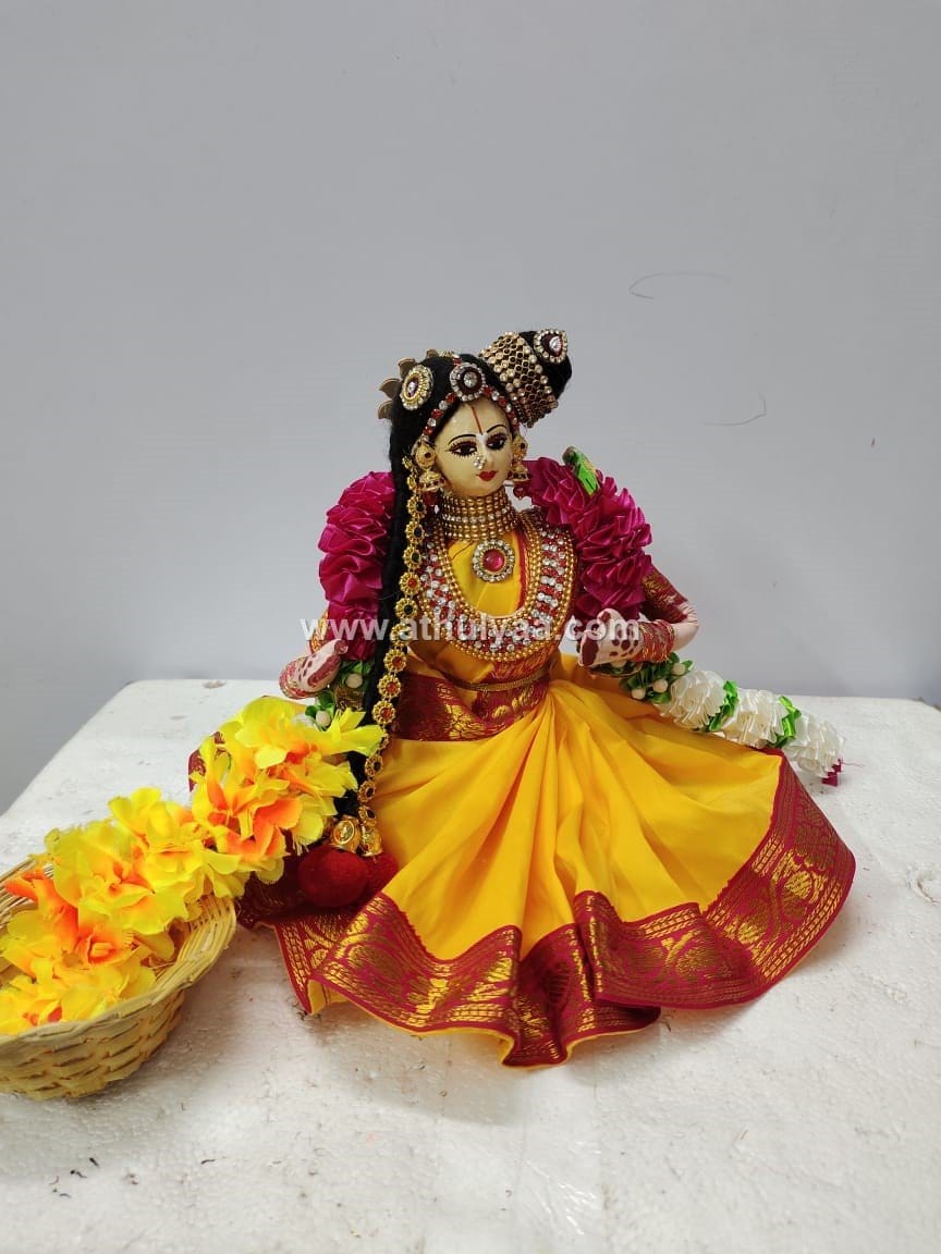 Sitting Aandal Doll Making Garland
