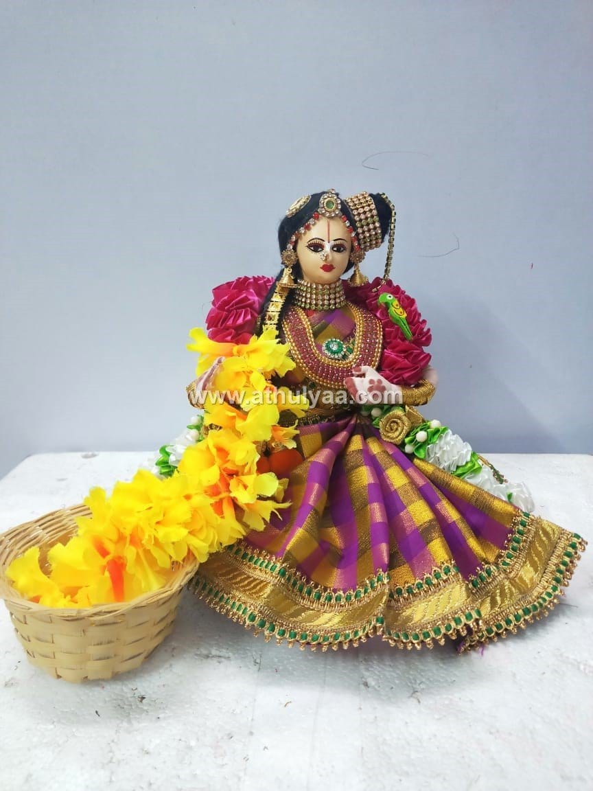 Sitting Aandal Doll Making Garland