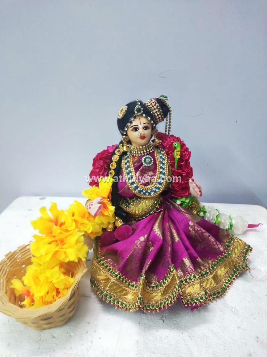 Sitting Aandal Doll Making Garland