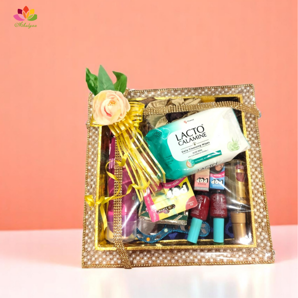 Vilayadal tray with cosmetics