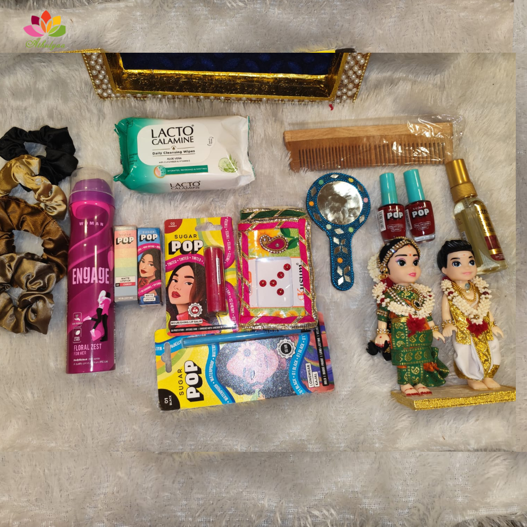 Vilayadal tray with cosmetics